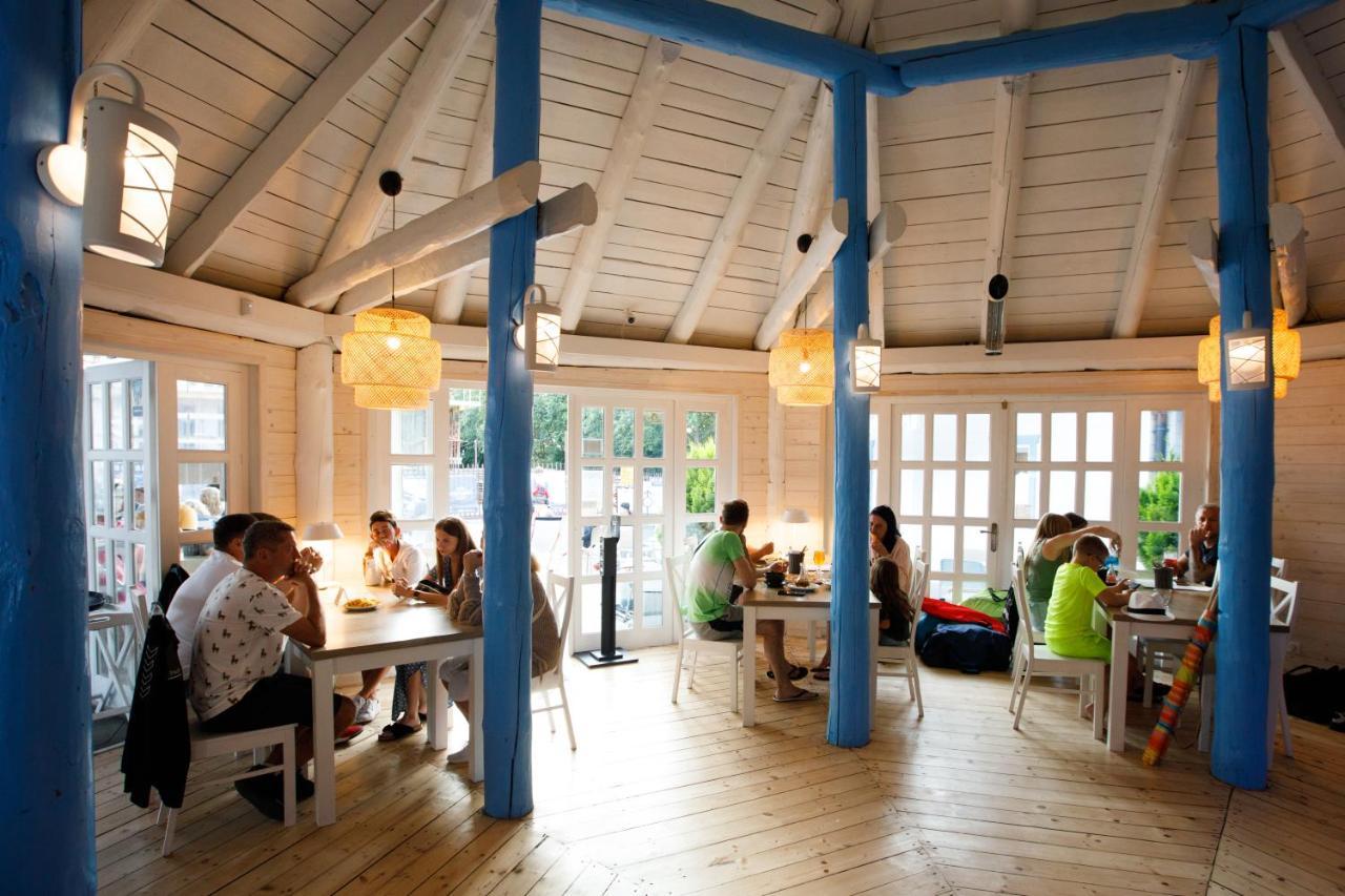 Collins Holiday Ustronie Morskie Extérieur photo
